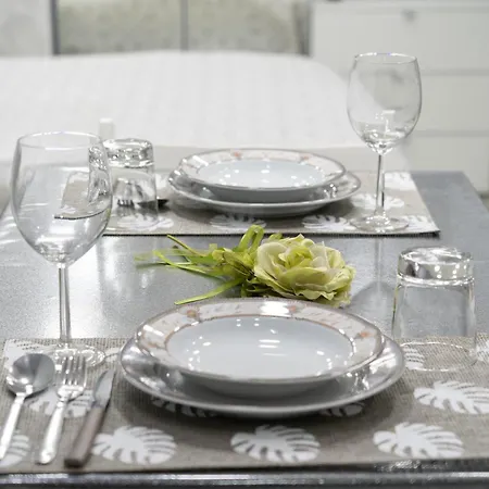 Il Duomo A Due Passi נאפולי