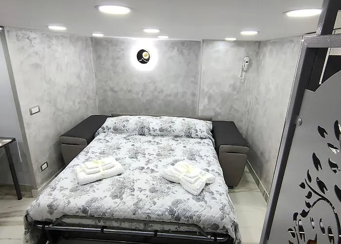 Il Duomo A Due Passi Naples